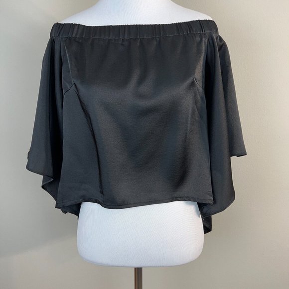 Seek The Label Crop Top XS Black Off Shoulder‎ Flowy Sleeve Back Slit Whimsigoth - Picture 2 of 10